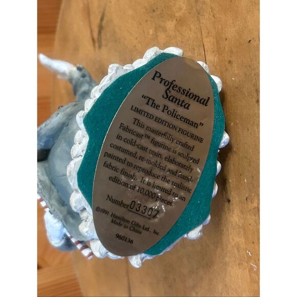 Hamilton Gifts "The Policeman" Professional Santa Figurine Statue 1991 (5743) - Picture 6 of 6